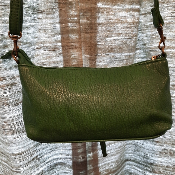 Green faux leather purse/clutch - Picture 3 of 4